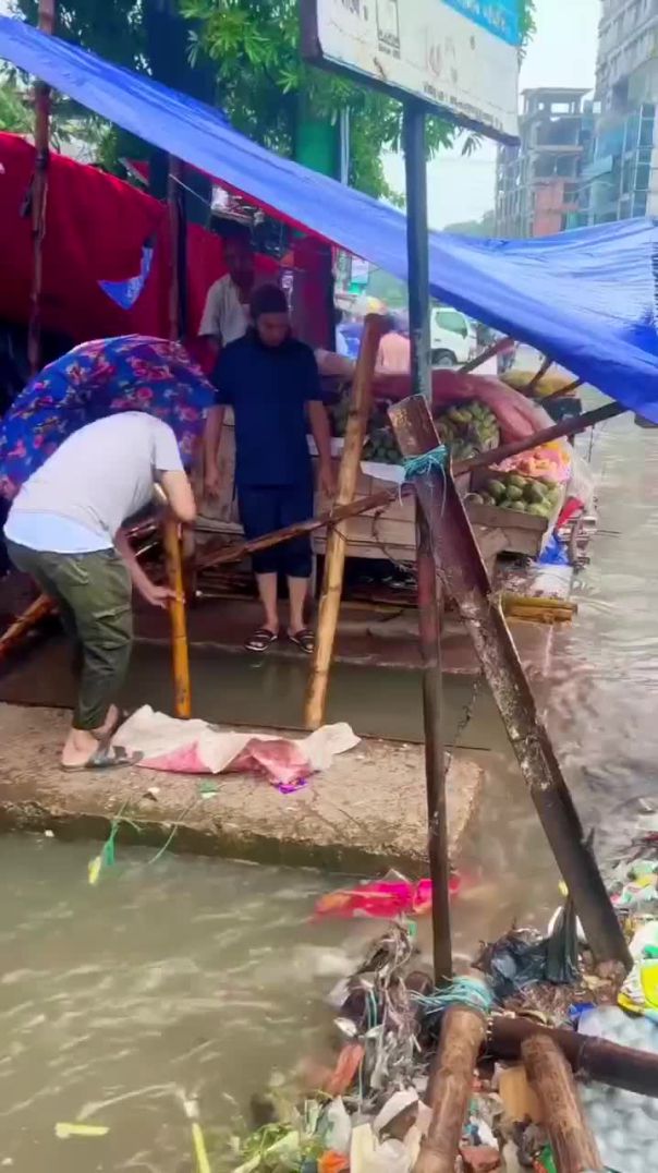 ‎"ফেনীতে জলাবদ্ধতা নিরসনে কাজ করছেন সেচ্ছাসেবক দল নেতা জুয়েল" ‎