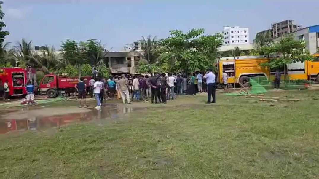 LIVE স্কুল মাঠে আছড়ে পড়ে বিধ্বস্ত প্রশিক্ষণ বিমান