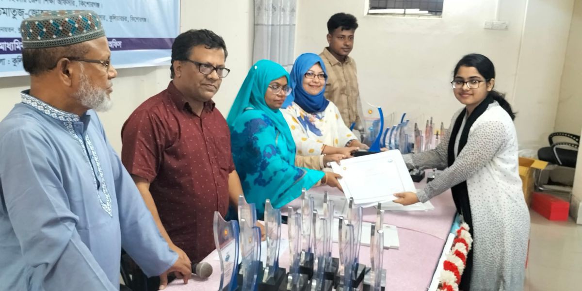 কুলিয়ারচরে ৪০ শিক্ষার্থীকে পুরস্কার প্রদান