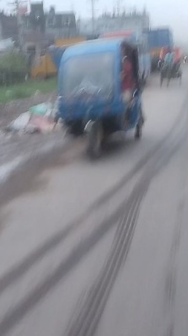আশুলিয়া উল্টো পথে থ্রি হুইলার রাজত্ব