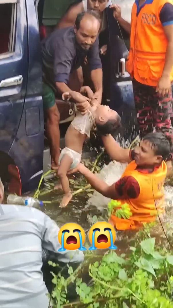 নোয়াখালীতে সড়ক দুর্ঘটনায় একই পরিবারের ৭ জনের মৃত্যু।