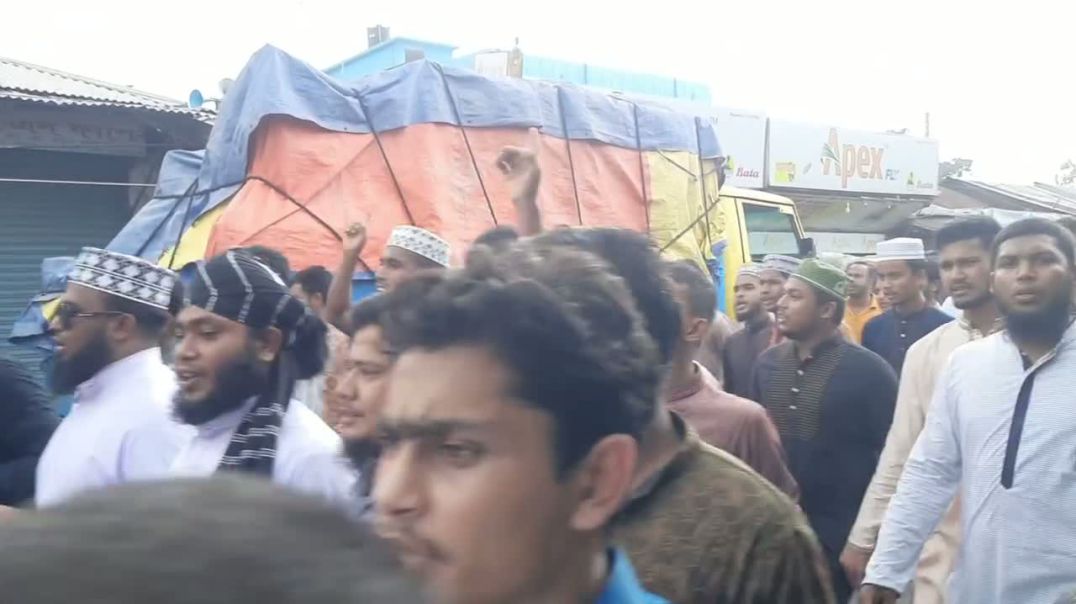 ⁣ধর্মীয় অনুভূতিতে আঘাতের প্রতিবাদে লালমনিরহাটের কালীগঞ্জে গণজাগরণ