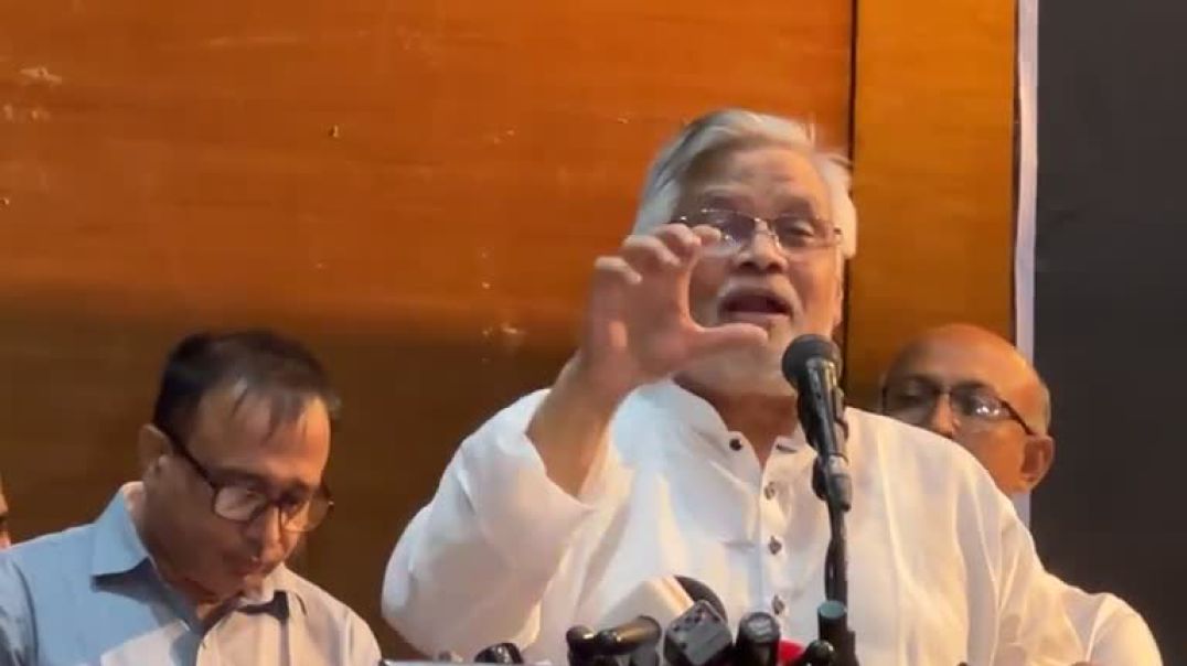 আলোচনা সভায় বক্তব্য দিচ্ছেন আমানুল্লাহ আমান