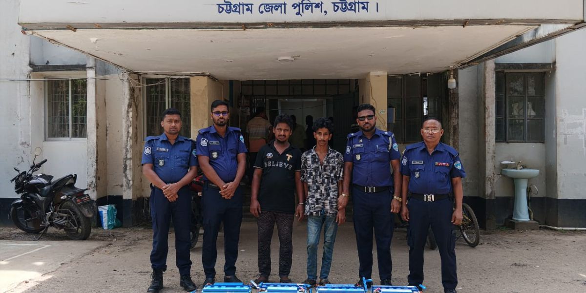 চট্টগ্রামের রাঙ্গুনিয়ায় চোরাই ব্যাটারি উদ্ধার: দুই আসামি গ্রেফতার..