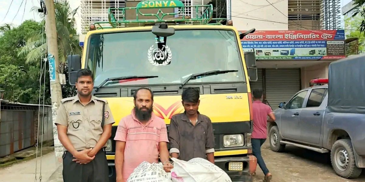 দিনাজপুরে ২৬ কেজি গাঁজা ও একটি ট্রাকসহ দুই মাদক ব্যবসায়ী আটক..