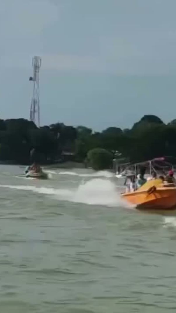 উই আর লুকিং ফর শত্রুজ 💥