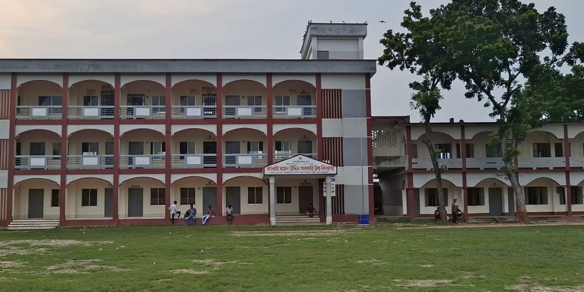জয়পুরহাটে শিক্ষার্থীদের মারধরের অভিযোগে শিক্ষককে কারণ দর্শানোর নোটিশ..