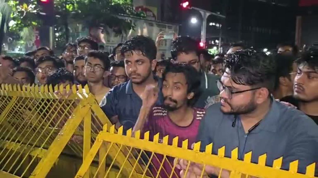 মধ্যরাতে পুলিশের সাথে বুয়েটের শিক্ষার্থীদের বাগবিতণ্ডা
