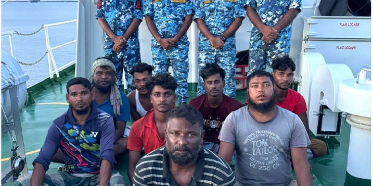 ইঞ্জিন বিকল ট্রলারে ৩ দিন সমুদ্রে ভাসতে থাকা ৮ জেলেকে উদ্ধার..
