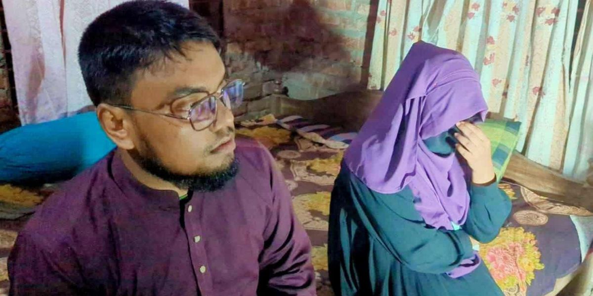 হাতিবান্ধা য়  রাতে কলেজ ছাত্রীর সাথে দেখা করতে এসে মাদ্রাসা শিক্ষকের যা হলো..