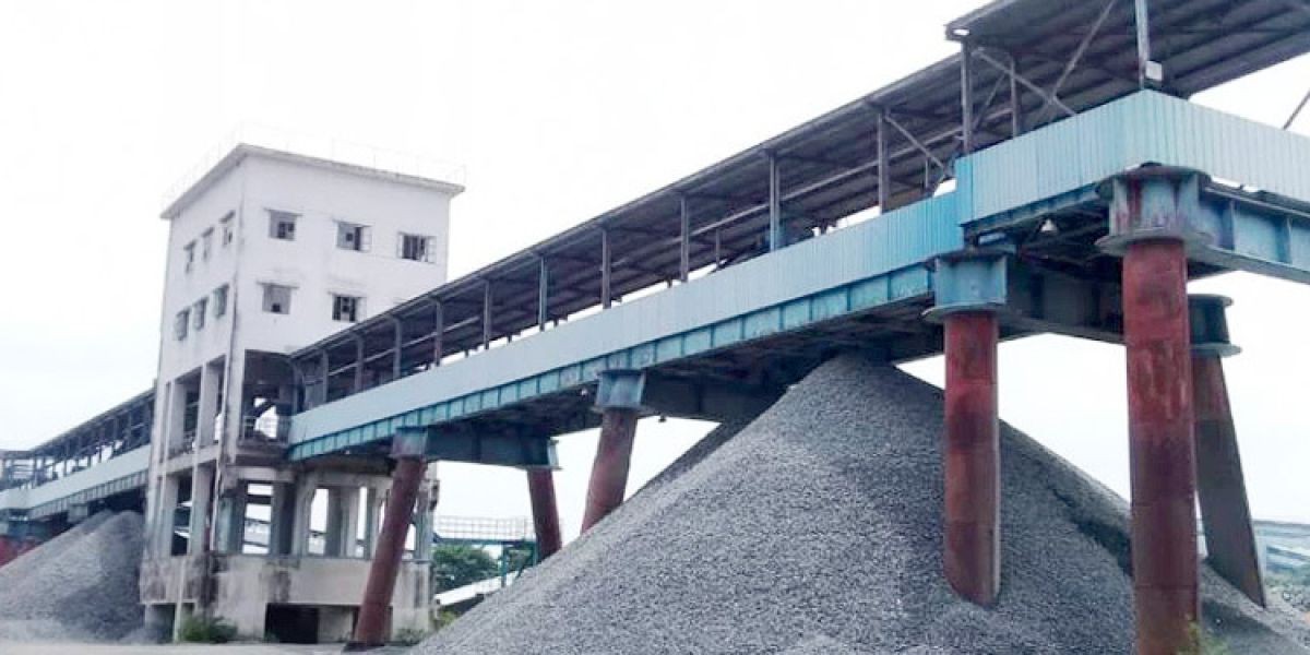 বিস্ফোরক সংকটে মধ্যপাড়া পাথর খনিতে উৎপাদন বন্ধ