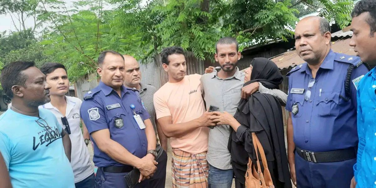 প্রায় আড়াই মাস পর নিখোঁজ সন্তানকে ফিরে পেয়ে কান্নায় ভেঙে পড়লেন মমতাময়ী মা..