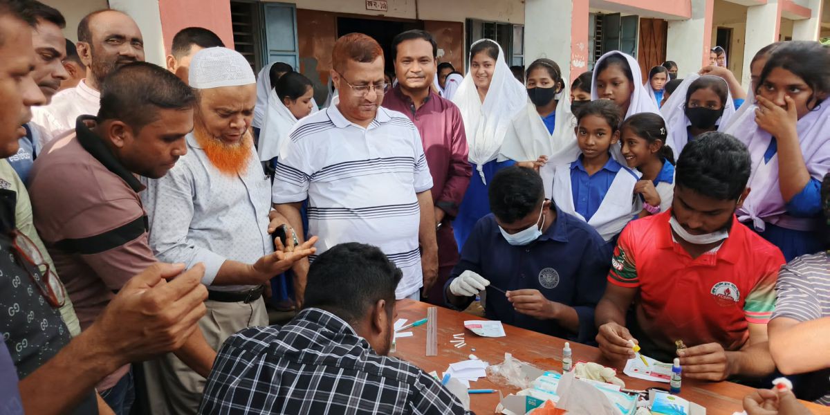 মিরসরাইয়ে দেড় হাজার শিক্ষার্থীর বিনামূল্যে রক্তের গ্রুপ নির্ণয় ..