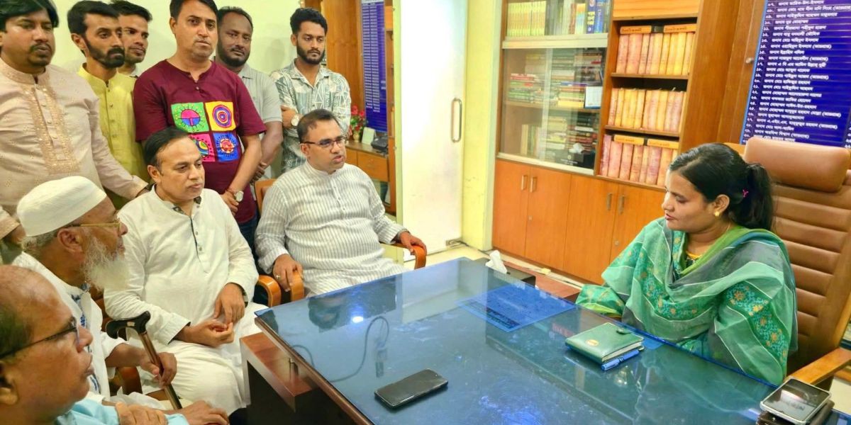 দাউদকান্দিতে নবনিযুক্ত ইউএনও’র সঙ্গে ড. মারুফ হোসেনের সৌজন্য সাক্ষাৎ..