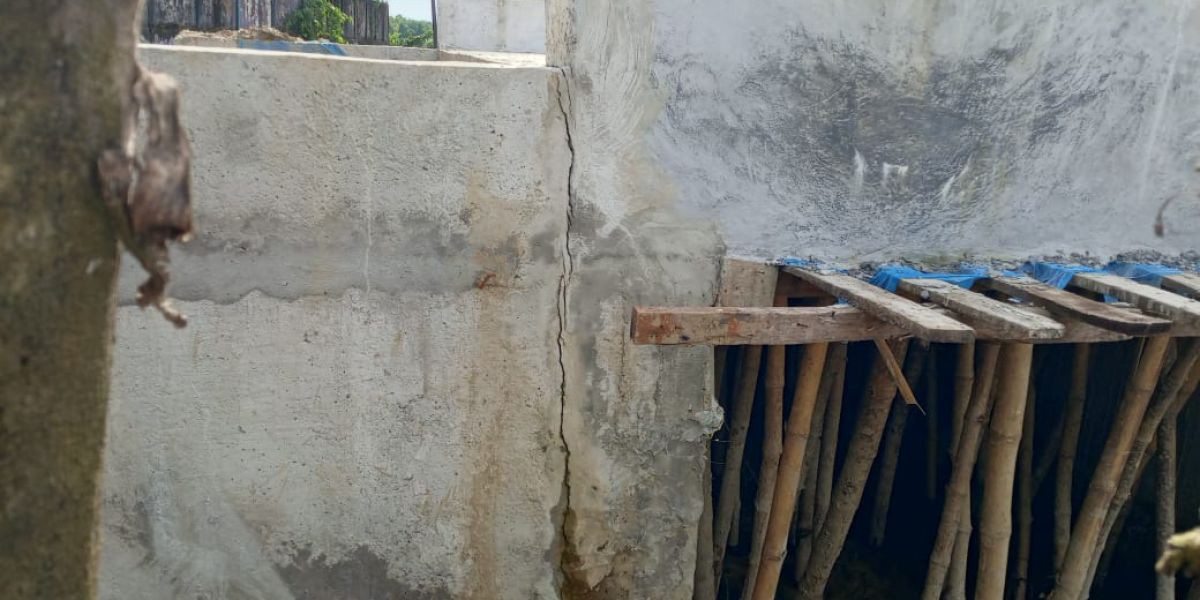 গোলাপগঞ্জ  উপজেলার স্বাস্থ্য কমপ্লেক্সের পাশে নতুন ব্রিজে পটল ধরল..