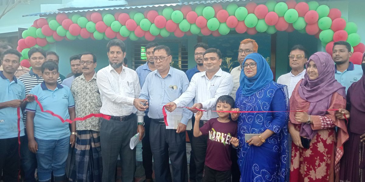 চিরিরবন্দরে ফারমারস ফিল্ড বিজনেস স্কুল এর মাঠ দিবস ও গ্রাসরুট সার্ভিস আউটলেট এর উদ্বোধন।..
