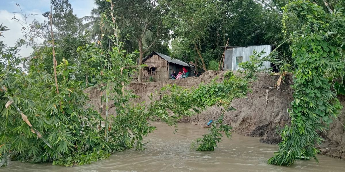 নদী ভাঙনে দিশেহারা বকশীগঞ্জের চরাঞ্চলের মানুষ:  ত্রাণ নয় স্থায়ী সমাধানের দাবি  এলাকাবাসীর..
