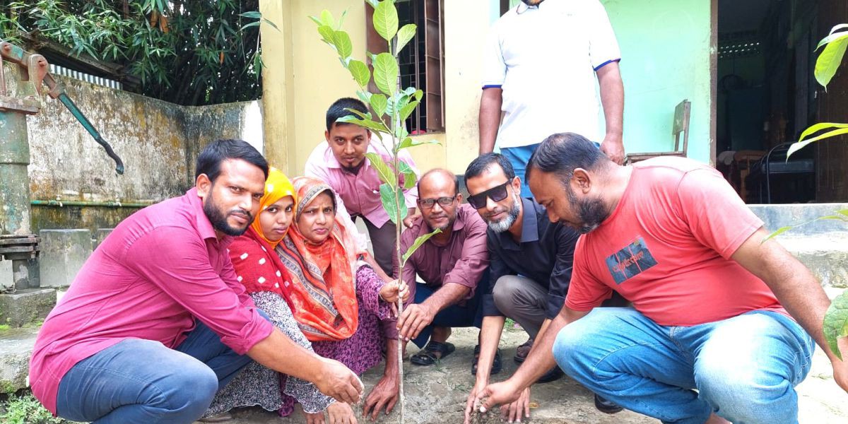 বকশীগঞ্জে বিসমিল্লাহ ফাউন্ডেশনের বৃক্ষরোপণ কর্মসূচি: পরিবেশ সুরক্ষায় নতুন দৃষ্টান্ত..