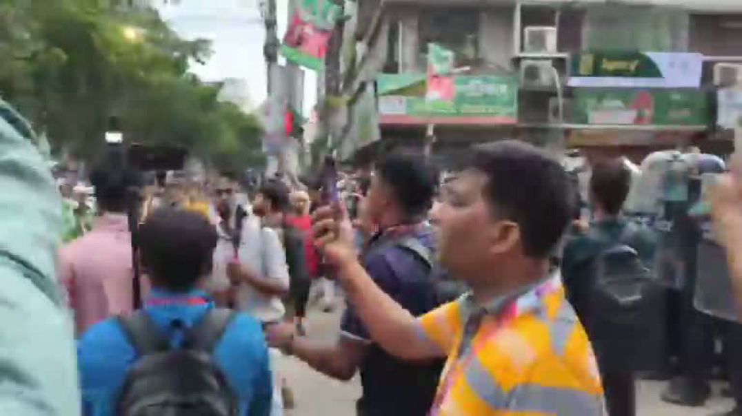 আবারো জাতীয় পার্টির কার্যালয়ের সামনে গণঅধিকার পরিষদের কর্মীরা