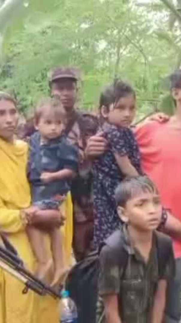 জয়পুরহাটে  সীমান্ত দিয়ে  অবৈধভাবে ভারতে প্রবেশের অভিযোগে একই পরিবারের ৫ সদস্য ফেরত দিল বিএসএফ 