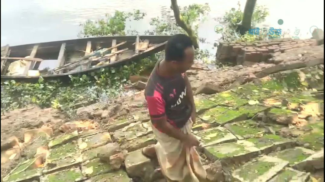 কেন্দুয়ার নওপাড়া ব্রিজের এপ্রোচ সড়কের প্যারাসাইটিং ওয়াল ধস! ঠিকাদার বলছে দেখে ঠিক করে দেওয়া হবে।
