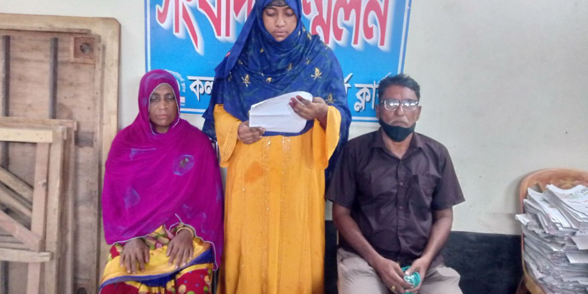 কলারোয়ায় ক্রয়কৃত জমি জোর করে দখলে নেওয়ায় সংবাদ সম্মেলন