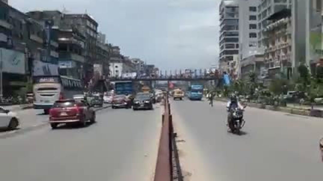 ⁣রাজধানীর উওরা জসিমউদদীন এলাকায় মরণ ফাদ,এই রোড ডিভাইডার, এ যেন দেখার কেউ নেই