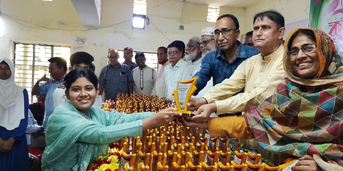 এসএসসি পরিক্ষায় জিপিএ -৫ শিক্ষার্থীদের সংবর্ধনা দিলেন ডা. টিপু..