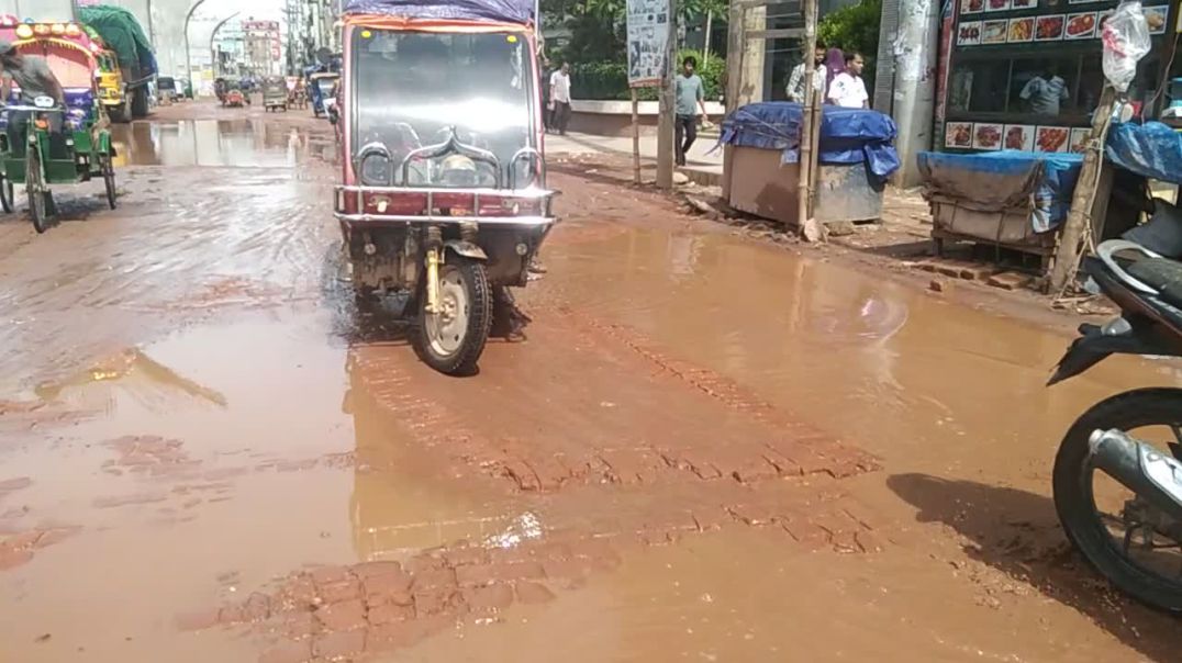 বাইপেল আব্দুল্লাহপুর মহাসড়ক  ঝুঁকিপূর্ণ চলছে হাজারো যানবাহন