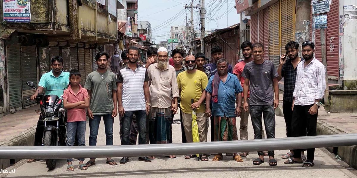 সংসদীয় আসন বিলুপ্তি ও আসন বিভাজনের প্রতিবাদে মোংলায় সর্বাত্মক অবরোধ ..