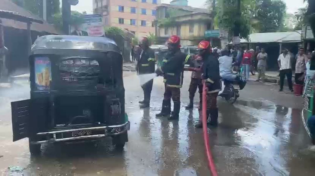 আনোয়ারায় চলন্ত সিএনজিতে আগুন