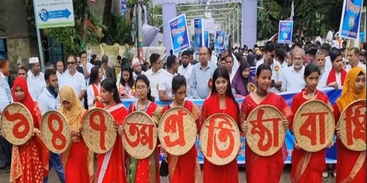অতিথি আসবেন বলে রাস্তায় স্কুলের বাচ্চাদেরকে দাঁড় করিয়ে রাখা ও তদ্বিরের কালচার থেকে বেরিয়ে আসার আহ্বান..