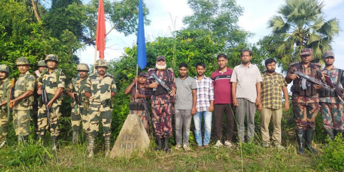 কুমিল্লা সীমান্তে পতাকা বৈঠকের মাধ্যমে ৫ বাংলাদেশিকে বিজিবির কাছে হস্তান্তর করলো বিএসএফ..