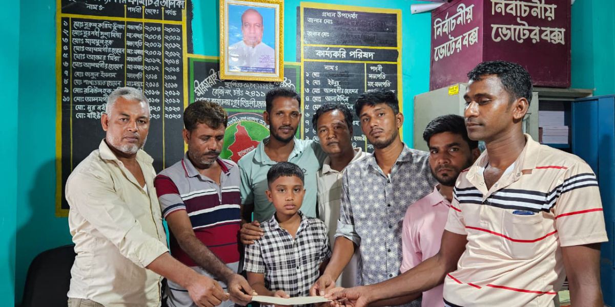 মিরসরাই বেবী টেক্সি সিএনজি শ্রমিক ইউনিয়নের মৃত ৫ সদস্যের পরিবারকে আর্থিক সহায়তা প্রদান..