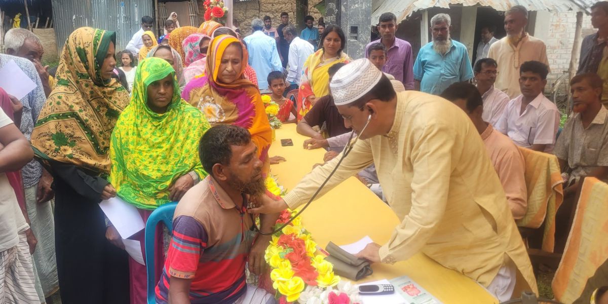 মান্দায় ফ্রি মেডিকেল ক্যাম্প অনুষ্ঠিত