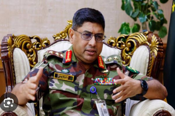 দেশের স্থিতিশীলতা রক্ষায় সেনা সদরে আজ বৃহস্পতিবার নৌ ও বিমানবাহিনী প্রধানের উপস্থিতিতে সেনাবাহিনীর প্রধান জেনারেল ওয়াকার-উজ-জামানের সঙ্গে নবনিযুক্ত পুলিশের মহাপরিদর্শক, র‍্যাবের মহাপরিচালক ও..
