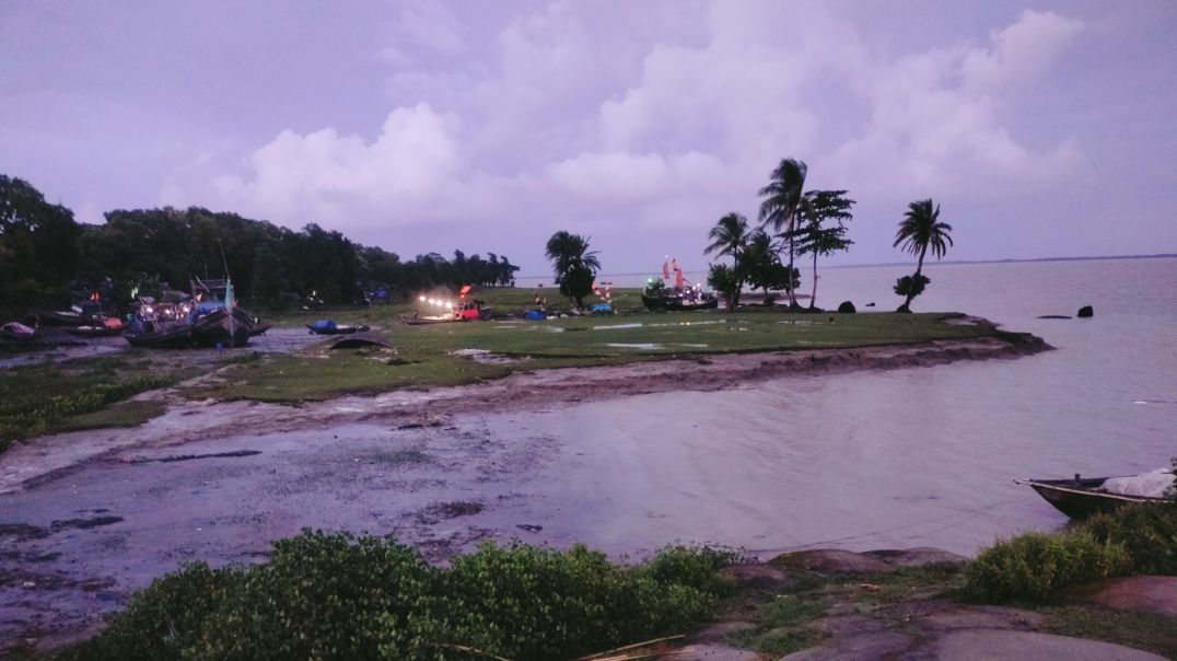 ⁣হঠাৎ এতো সুন্দর দৃশ্য দৃষ্টি কেরে নেয়
