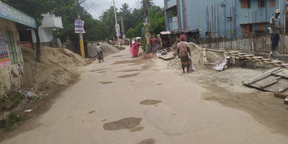 কুষ্টিয়ার নগরজীবন দখলদারদের হাতে: বৃষ্টি হলেই হাঁটু পানি..