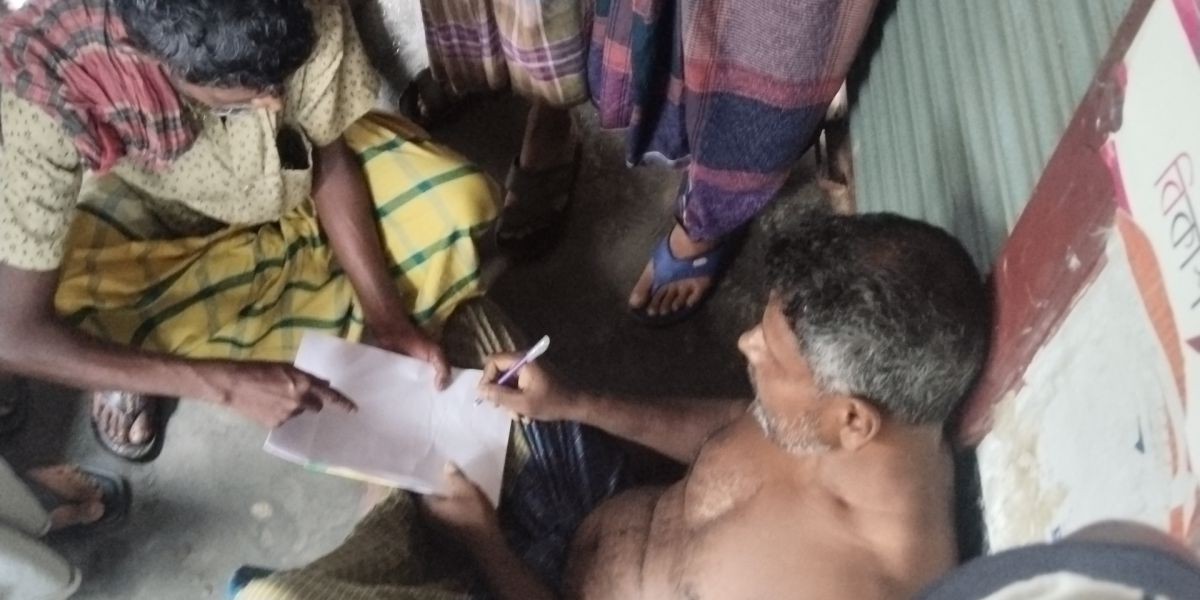 কালিগঞ্জে ঘেরে মাছ চুরি করতে গিয়ে চোর আটক