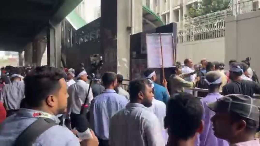 ⁣বেসরকারি প্রাথমিকের শিক্ষকদের স্লোগানে উত্তাল প্রেসক্লাব এলাকা