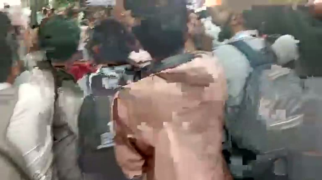 ⁣যুক্তরাষ্ট্রে জুলাই যোদ্ধাদের উপর হামলার প্রতিবাদে ছাত্র অধিকার পরিষদের গন ডিম নিক্ষেপ কর্মসূচি