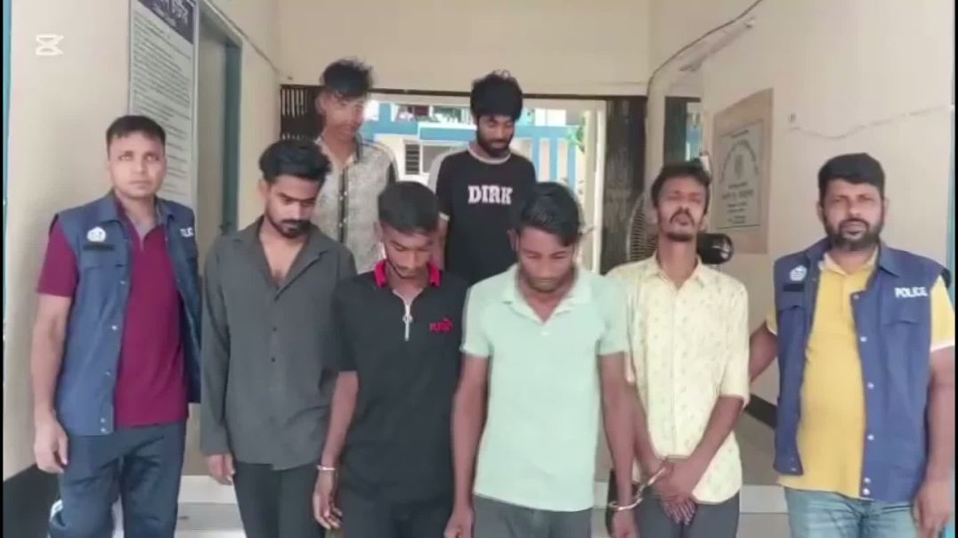 বাঞ্ছারামপুরে ১৫ কেজি গাঁজাসহ মাইক্রোবাস জব্দ ৬ মাদক কারবারি গ্রেফতার