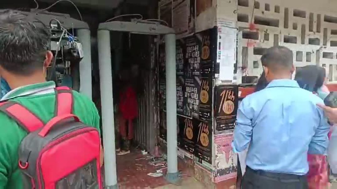 ⁣টিএসসি থেকে সরাসরি ডাকসু নির্বাচনের ভোটগ্রহণ শুরু, নারীদের উপস্থিতি বেশি