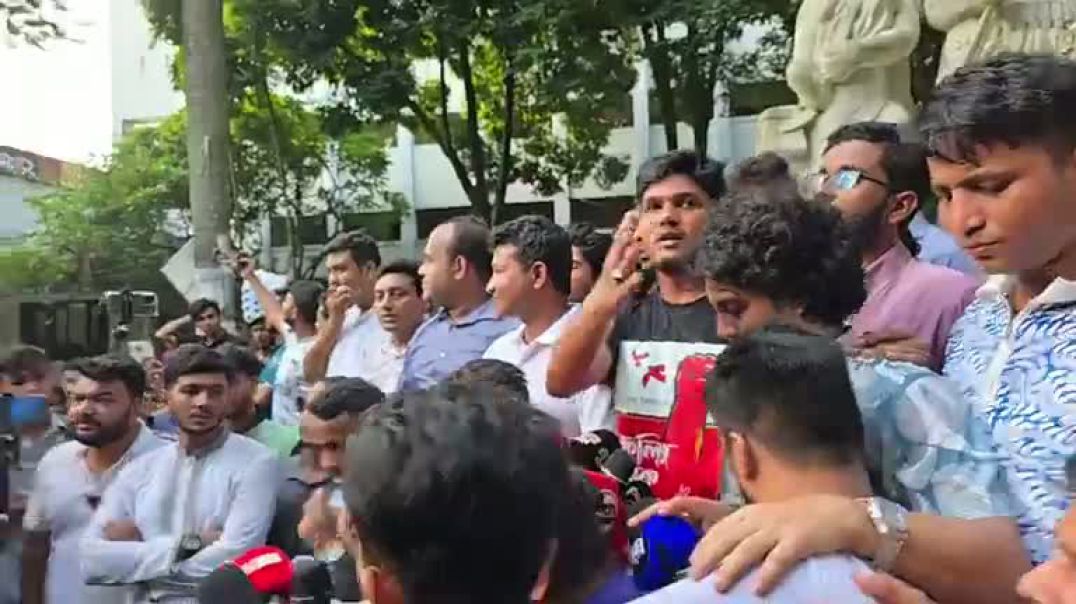 ডাকসু ঘিরে উত্তাল ঢাবি, বক্তব্য রাখছে ছাত্রদলের আবিদ