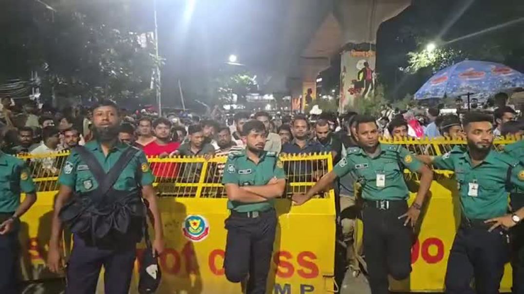 ⁣ডাকসুর ফলাফলের অপেক্ষায় ঢাবির প্রবেশপথে হাজারো জনতা শাহবাগ থেকে সরাসরি