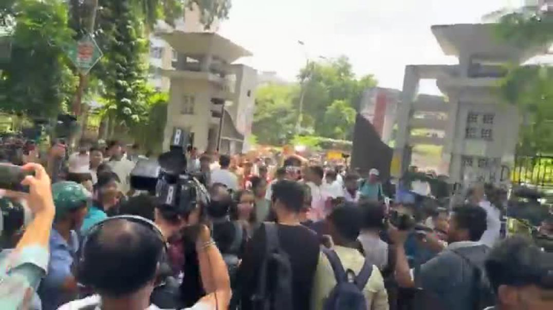 ⁣ঢাবিতে প্রকাশ্যে নারী শিক্ষার্থীকে গণধর্ষনের হুমকির প্রতিবাদে ছাত্রদলের বিক্ষোভ মিছিল