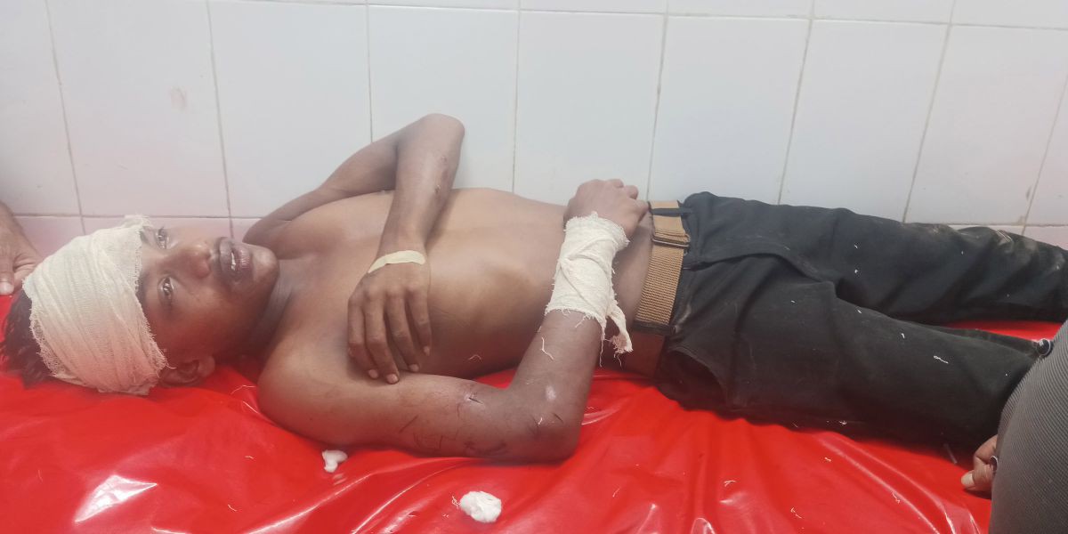 শরণখোলায় স্বন্ত্রাসীদের ধারালো অস্ত্রের আঘাতে স্কুল ছাত্র আহত..