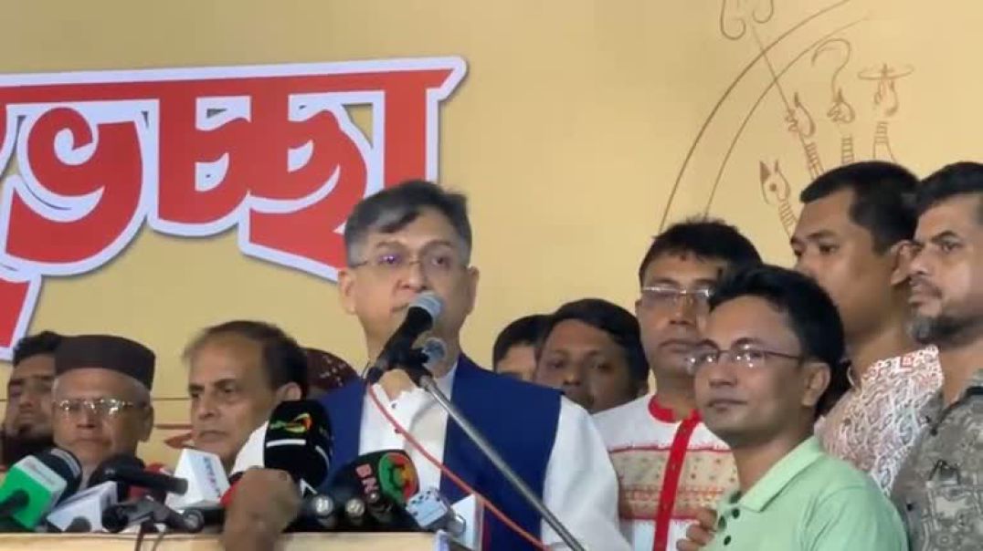 ⁣ঢাকেশ্বরী মন্দিরে বক্তব্য রাখছেন বিএনপির স্থায়ী কমিটির সদস্য সালাহউদ্দীন আহমেদ