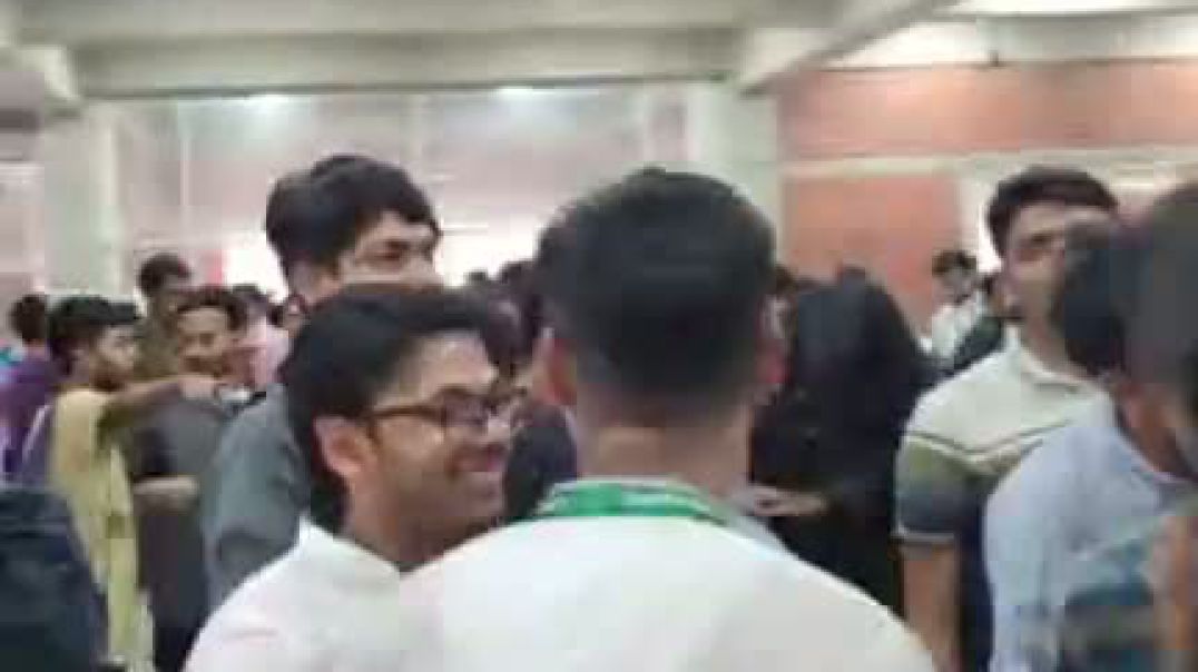 ⁣ছাত্রদলের ভিপি প্রার্থীর তাজউদ্দীন হলে প্রবেশ, ভোট কেন্দ্রে উত্তেজনা