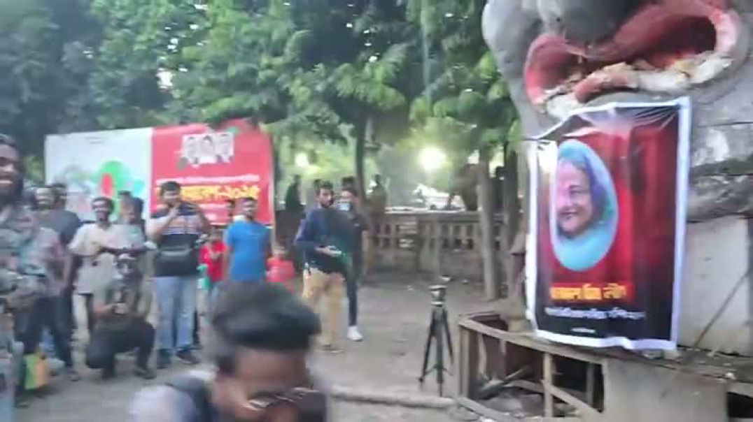 ⁣আখতার হোসেনের ওপর হামলার প্রতিবাদে শেখ হাসিনার প্রতিকৃতিতে ডিম নিক্ষেপ